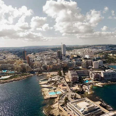 Spectacular 5br Townhouse Located In By 360 Estates *