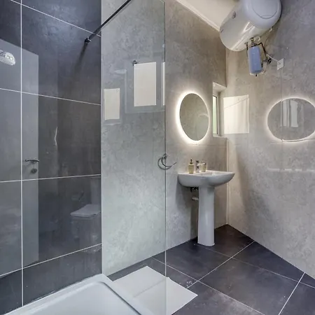 Spectacular 5br Townhouse Located In By 360 Estates