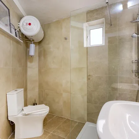 Spectacular 5br Townhouse Located In By 360 Estates