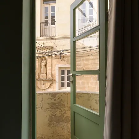 Spectacular 5br Townhouse Located In By 360 Estates