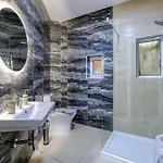 Prázdninový dům Spectacular 5br Townhouse Located In By 360 Estates Sliema