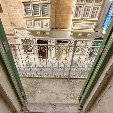 Spectacular 5br Townhouse Located In By 360 Estates * Sliema