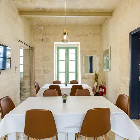 Spectacular 5br Townhouse Located In By 360 Estates *