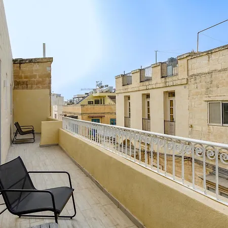 Spectacular 5br Townhouse Located In By 360 Estates 펜션 *