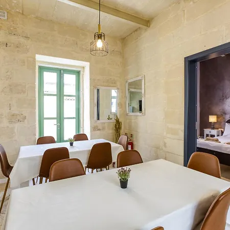 Spectacular 5br Townhouse Located In By 360 Estates Nyaraló