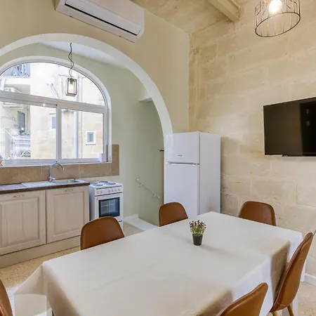 Spectacular 5br Townhouse Located In By 360 Estates 펜션 *