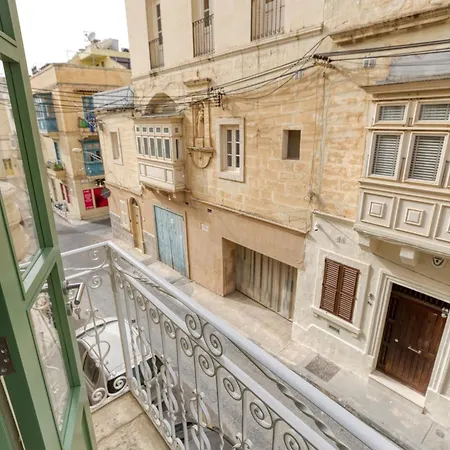 Spectacular 5br Townhouse Located In By 360 Estates 펜션